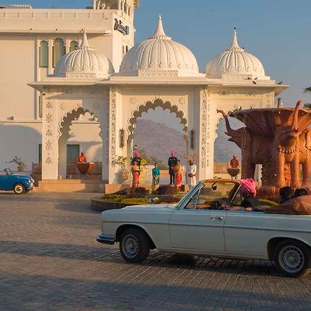 Radisson Blu Udaipur Palace Resort & Spa Екстериор снимка