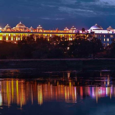 Radisson Blu Udaipur Palace Resort & Spa Екстериор снимка