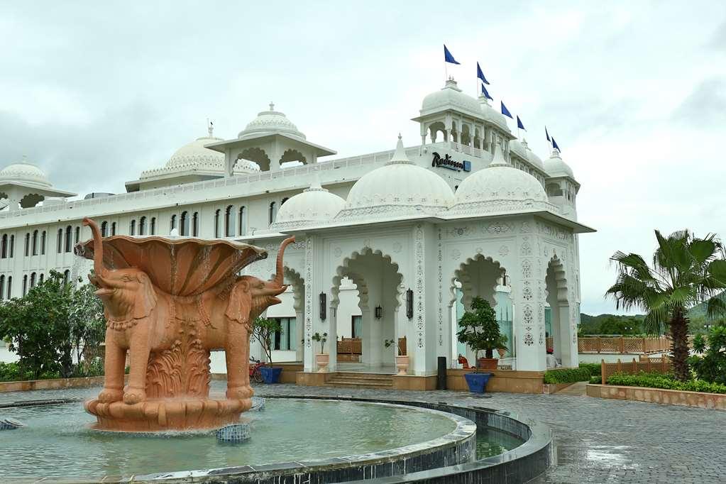 Radisson Blu Udaipur Palace Resort & Spa Екстериор снимка